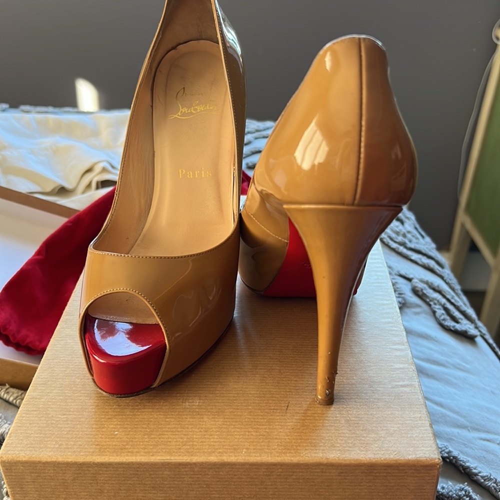 Christian Louboutin size 39 pumps for sale!